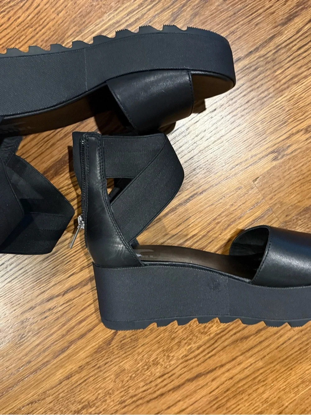 Sorel Women's Black Platform Ankle-Strap Sandal Size 8.5 Worn once